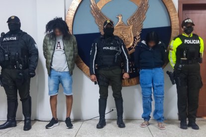 La pareja detenida que utilizaba a la niña fue puesta a órdenes de las autoridades en Ambato.