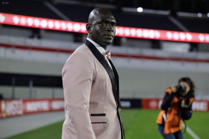 Segundo Alejandro Castillo y su look para dirigir a Barcelona ante River Plate.