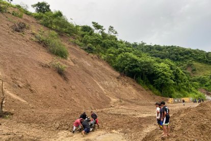 Varios cantones de Manabí afectados por el deslizamiento de tierra