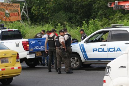 Policías acudieron al sitio para retirar el cadáver