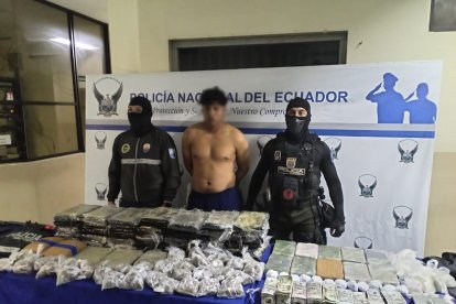 El detenido y las evidencias fueron presentados en una rueda de prensa, en el distrito Pascuales.