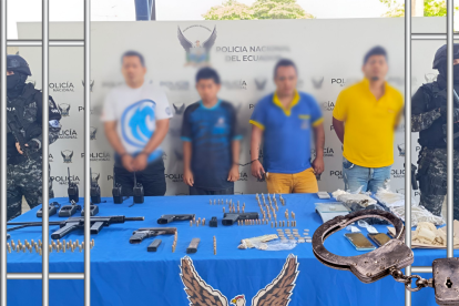 Comandante Junior, supuesto líder de Los Tiguerones, junto a otros tres detenidos.