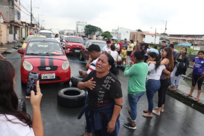 Entre lágrimas la madre del joven pide ayuda desesperada por encontrar a su hijo.