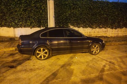 En este carro localizaron el cuerpo de la víctima.