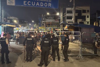 El paso por el puente internacional de Huaquillas sigue restringido como parte de las medidas de seguridad.