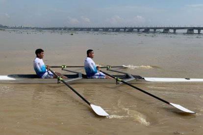 Paulo y Cristophe Salavarría: Padre e hijo en el entrenamiento para la regata Guayaquil–Posorja.