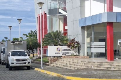 Las víctimas fueron llevadas a la morgue tras la masacre en Tosagua, Manabí.