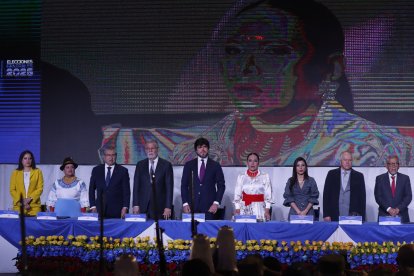Autoridades en la inauguración de la segunda vuelta electoral.