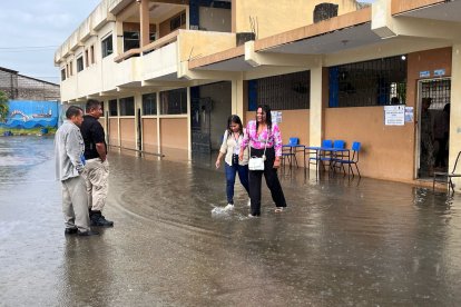Así inició la jornada electoral en recintos electorales de Puerto Bolívar