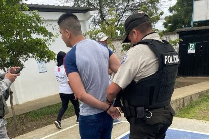 Un hombre fue aprehendido en el cantón de Montecristi por suplantación de identidad.