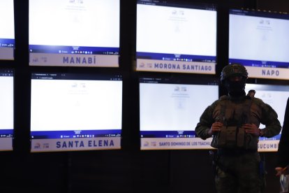 Rueda de prensa y ambiente en el centro de mando del CNE.