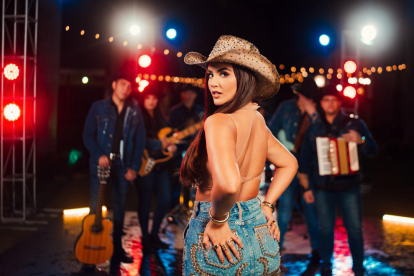 Dayanara está asombrada 

de que sus 

temas con estilo 

regional hayan

‘pegado’ bastante.