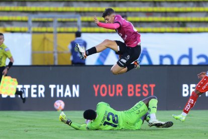 Michael Hoyos abrió el marcador a favor de los rayados en el estadio Olímpico Atahualpa.