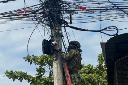 Personal de las Fuerzas Armadas retiró las cámaras.