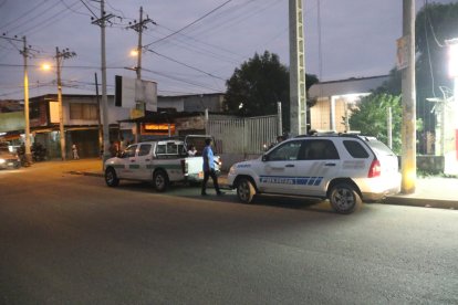 Un hombre murió acribillado en la avenida Casuarina.