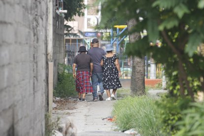 Mujer fue víctima de un ataque armado mientras limpiaba su casa.