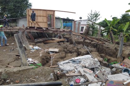 En El Verdún, la tierra se está partiendo y varias casas han colapsado.