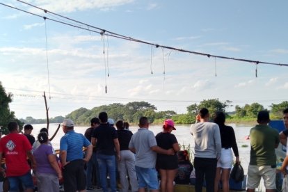 Este sábado 19 de abril, en Magro, recordaron un mes de la tragedia con el puente colgante.