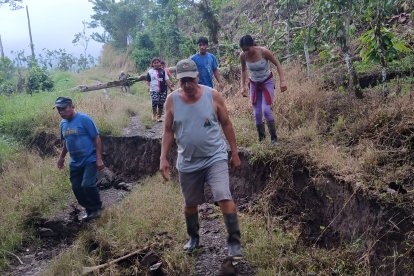 Una falla geológica tiene preocupados a los habitantes del recinto 27 de Junio.