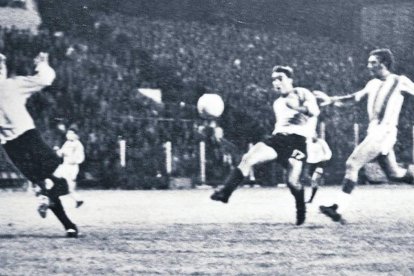 Así fue el gol de Juan Manuel Bazurco que selló la victoria del Ídolo 1-0 ante Estudiantes, el 29 de abril de 1971.