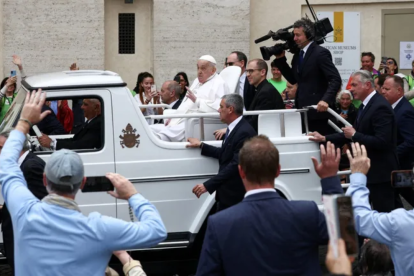 La última vez que los fieles pudieron acercarse al Papa Francisco mientras viajaba en el Papamóvil