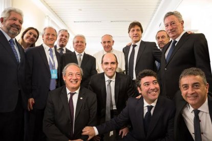 Los directivos de la Conmebol del 2015 entre ellos Luis Chiriboga expresidente de la FEF.