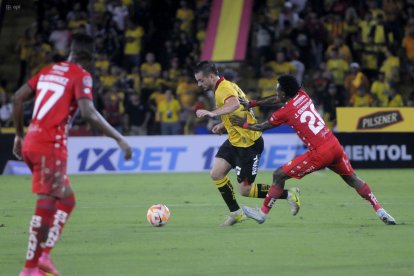 Barcelona enfrentó a El Nacional en el estadio Monumental en la novena jornada.