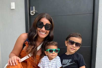JACQUELINE GAETE Y SUS HIJOS

AG-EXTERNOS