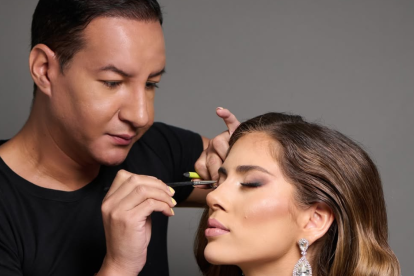 Julio Rangel era un maquillador famoso en el país.