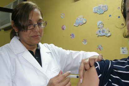 La vacuna contra la fiebre amarilla empieza a ofrecer protección luego de diez días de su aplicación.