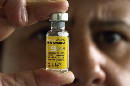 La vacuna para la fiebre amarilla se puede aplicar en personas desde doce meses hasta 59 años de edad.