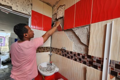 En otras casas quedaron cuarteaduras que afectaron gravemente las estructuras.