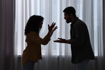 Referencial. La mujer habría descubierto mensajes con connotación sexual enviados a su hija.