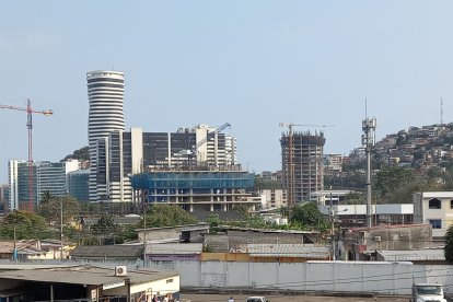 El acceso a la construcción quedó cerrado tras el desplome que afectó a seis trabajadores