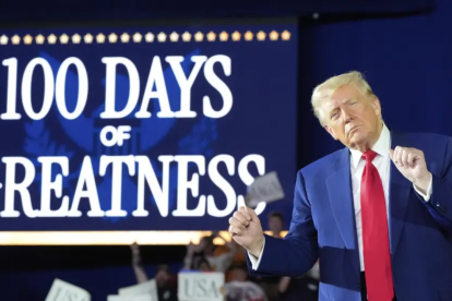 El presidente Donald Trump en el Macomb County Community College Sports Expo Center donde habló sobre sus primeros 100 días en el cargo.