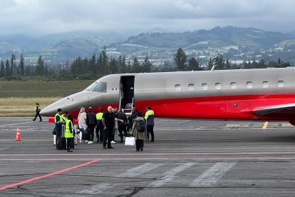 La banda de rock Scorpions aterrizó en un avión privado en Tababela.