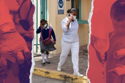 Madres de familia sacan a sus hijos que tienen síntomas de la tosferina.