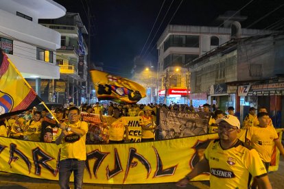 Las calles de Naranjal tuvieron un desfile por el Centenario.