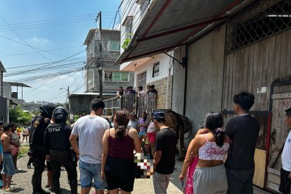 Moradores se agruparon en el sitio, luego del acto violento.