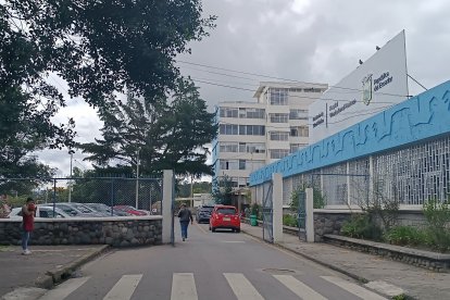 Dos de los niños afectados están siendo atendidos en Cuenca.