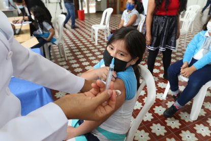 El Ministerio exigirá certificado de vacunación a quienes viajen de países como Perú y Colombia.