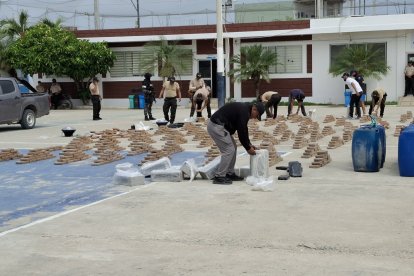 La tonelada y media de cocaína fue incautada a 18 millas del puerto de Anconcito.