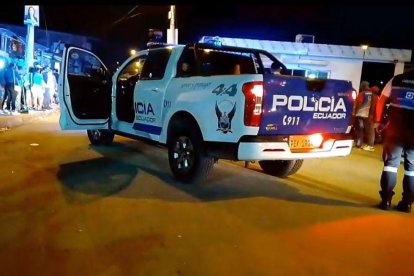 Las unidades policiales se desplegaron en la playa El Fondeadero, de Jaramijó.