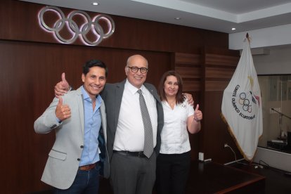 Jorge Delgado (c), junto a Jefferson Pérez como su primer vicepresidente y Lorena Arroyo, segunda vicepresidente.