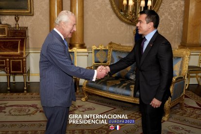 El Rey Carlos III de Inglaterra junto al Presidente de Ecuador, Daniel Noboa.