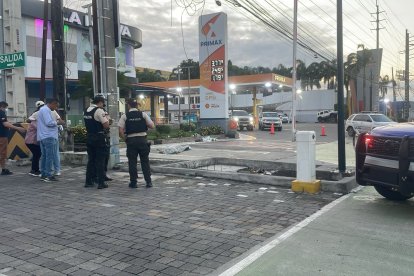 Al sitio del suceso llegaron familiares de la victima mortal.