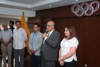 Jorge Delgado junto a Jefferson Pérez, primer vicepresidente y Lorena Arroyo, segundo vicepresidente.