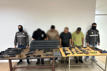 Los cuatro detenidos fueron puestos a órdenes de las autoridades judiciales para el debido proceso.