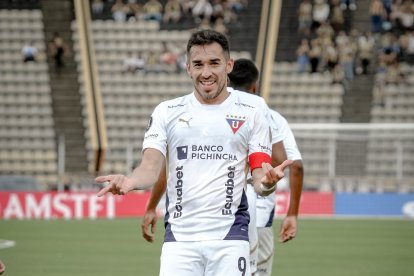 Lisandro Alzugaray fue uno de los autores de los goles en la victoria de Liga sobre Deportivo Táchira en Venezuela