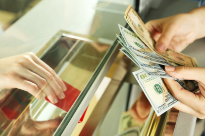 El bono Joaquín Gallegos Lara es una ayuda económica mensual de $240 dólares.